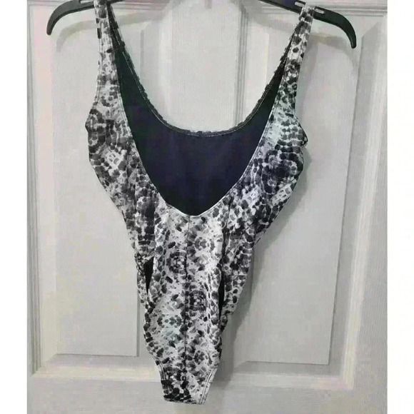 NWOT Abercrombie & Fitch Black And White Leopard Print One Piece Bathing Suit XS - Picture 3 of 8